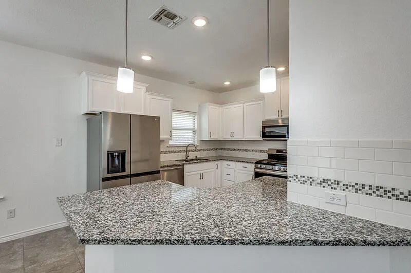 3 bed, 2.5 bath, 1830 sqft, $2,550 — Photo 4