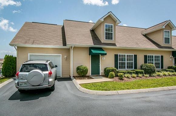 1st image of 501 Stratford Ct