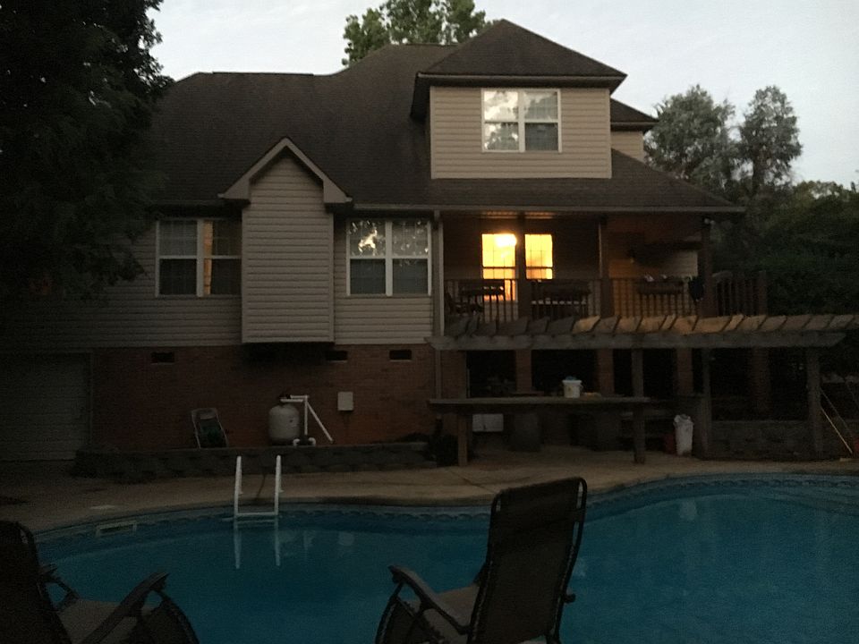 2nd image of 416 Maplecroft St