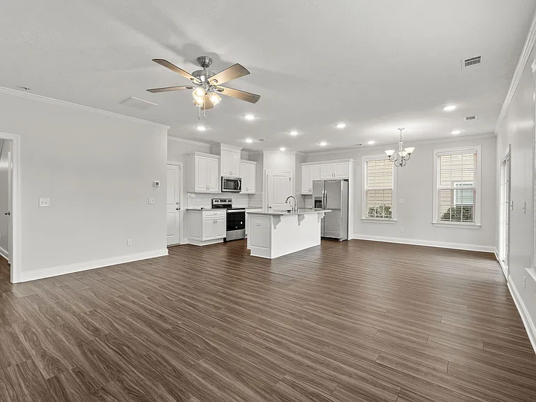 597 Vinings Dr — Photo 7