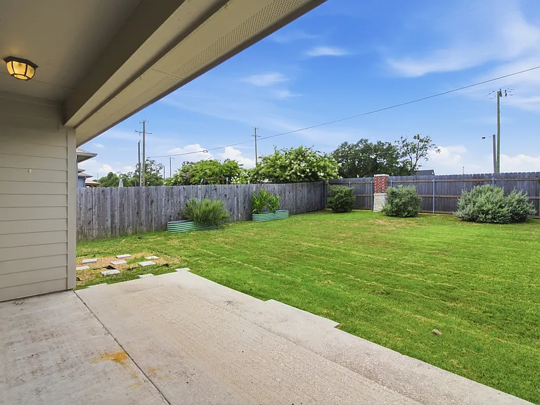 5716 Blackstone Dr — Photo 26