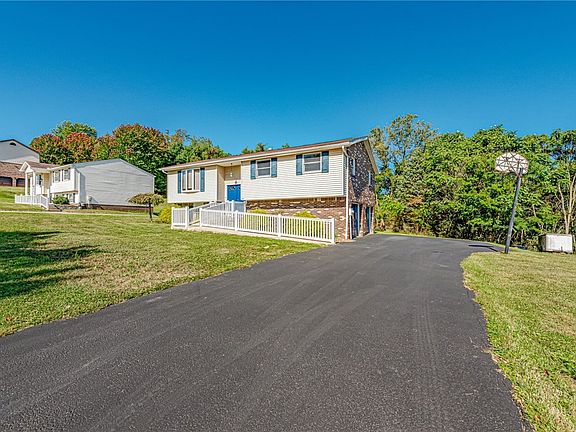 3rd image of 33 Adrian Dr