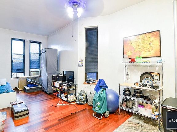 3rd image of 860 9th Ave APT 3RS