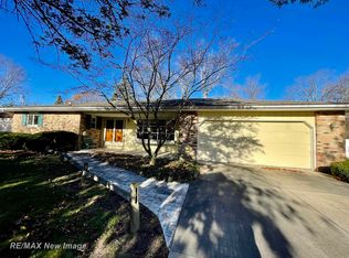 1196 River Forest Dr, Saginaw, MI 48638