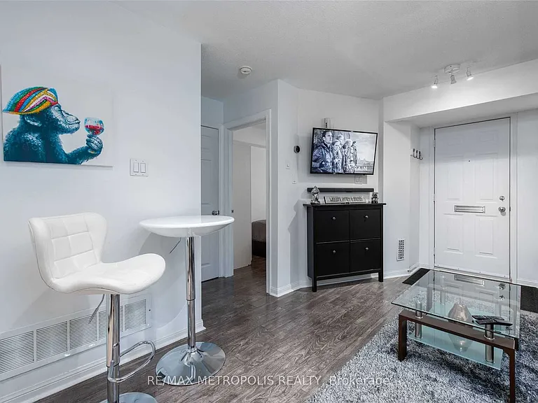 11 Niagara St W #38 — Photo 2