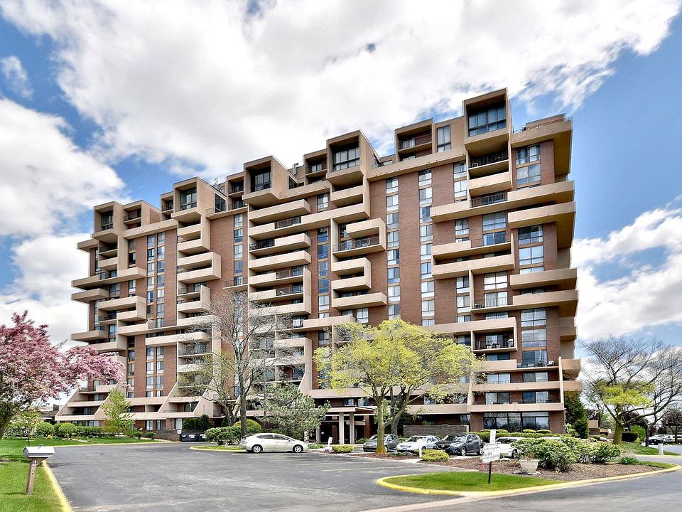 1st image of 465 W Dominion Dr Unit 202