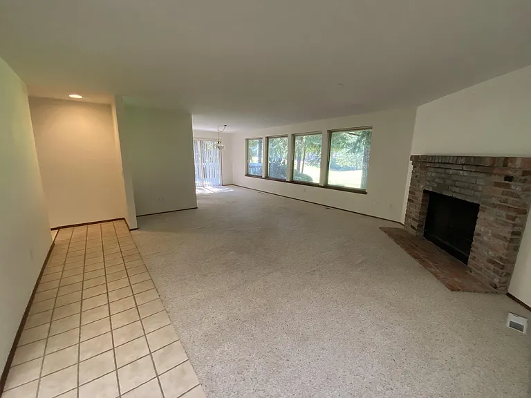 501 E Michelle Dr — Photo 3