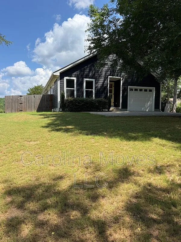 3 bed, 2.0 bath, 1780 sqft, $2,849 — Photo 2