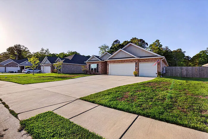 4 bed, 3.0 bath, 2304 sqft, $2,850 — Photo 3