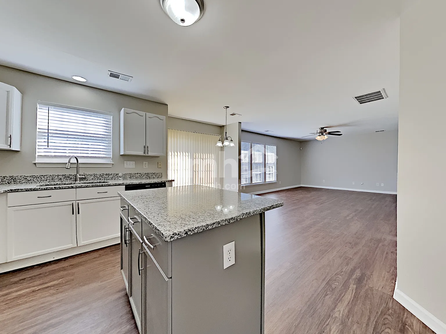 3 bed, 2.5 bath, 2084 sqft, $2,175 — Photo 4