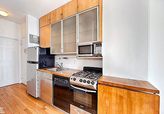 3rd image of 438 W 49th St APT 4A