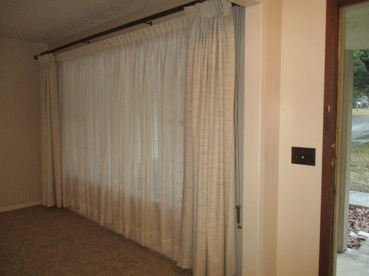 3/2 w/Large Back Yard in Village West! — Photo 3