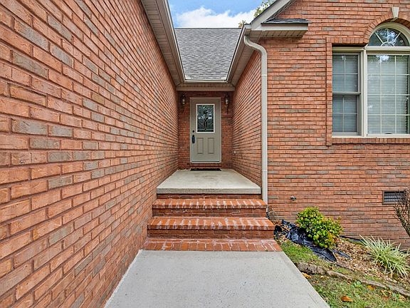3rd image of 1267 Holiday Dr
