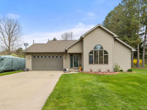 3894 Krafft Rd, Fort Gratiot, MI 48059