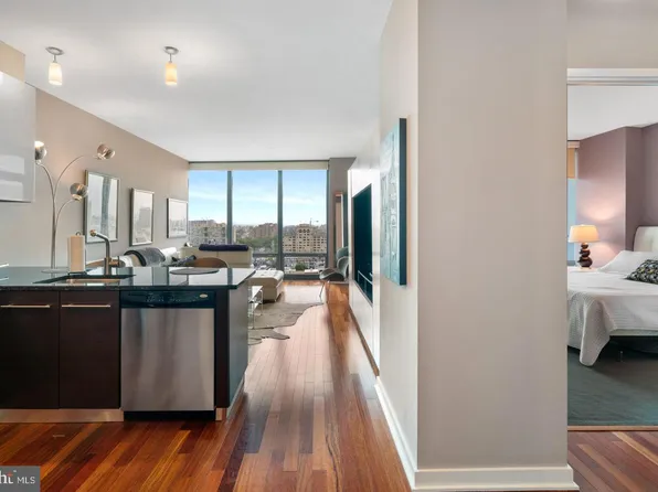 2101 Market St Unit 1408, Philadelphia, PA 19103