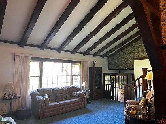 3rd image of 121 Temple Cir