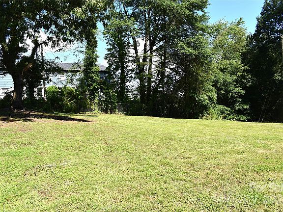 4th image of 691 Winston Dr