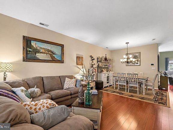 4th image of 7804 Normandy Dr