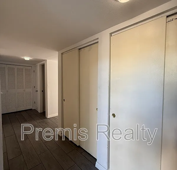 1575 Greenlea Dr #9 — Photo 5