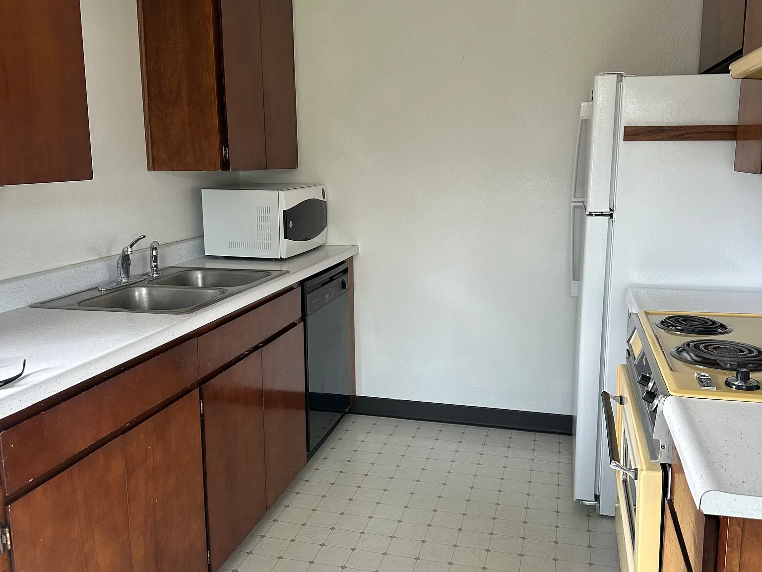 2 bed, 900 sqft, $1,650 — Photo 2