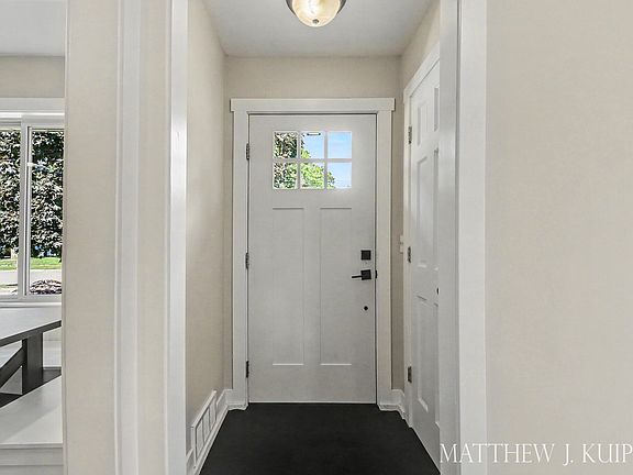 4th image of 4081 Lila Ave SW