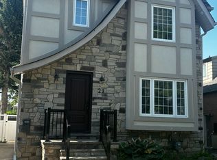 29 Dalecrest Dr, Toronto, ON M4B 1V2