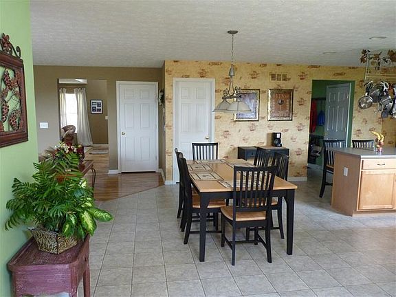 4th image of 40 Highland Dr