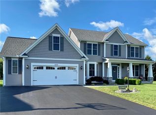 1010 Castle Bridge Xing, Webster, NY 14580