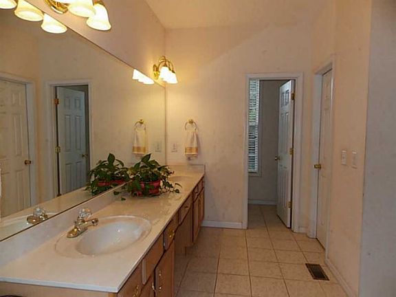 5th image of 3313 Thornecreek Dr