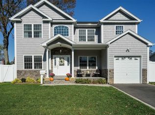 239 N Oak St, Massapequa, NY 11758