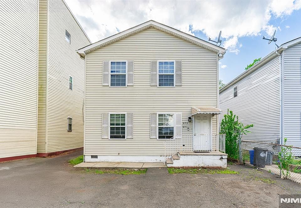 1st image of 651-653 S 17th St