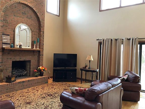 4th image of 218 Hunterfield Dr
