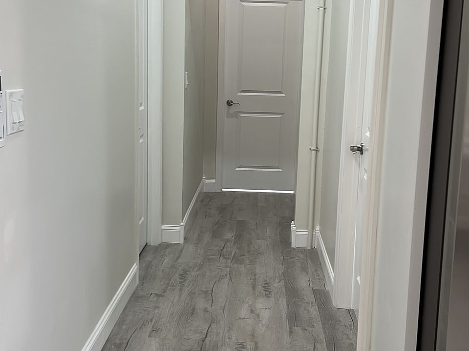 Hallway into the bedrooms