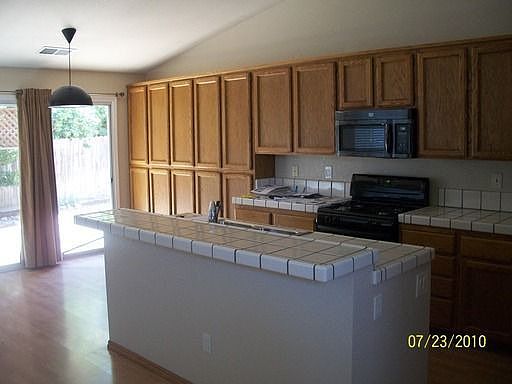 4th image of 1104 Thornbridge Dr