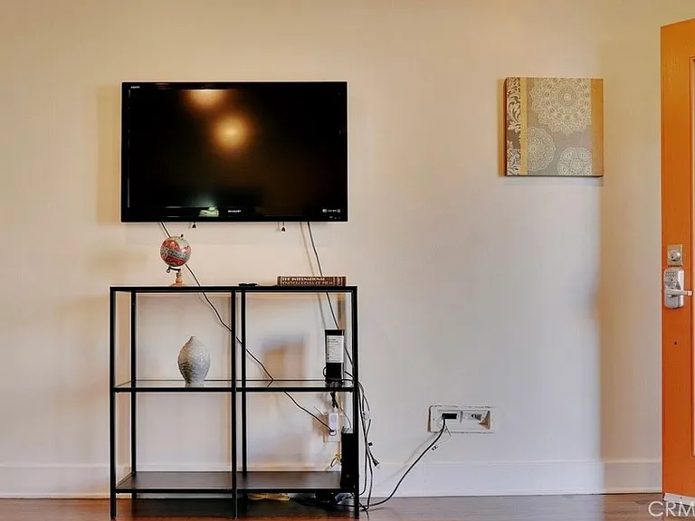5150 Romaine St — Photo 7