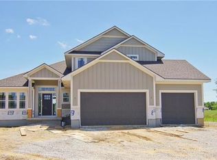 10907 Timber Creek Dr, Peculiar, MO 64078