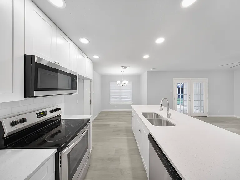 4243 Greystone Dr — Photo 1