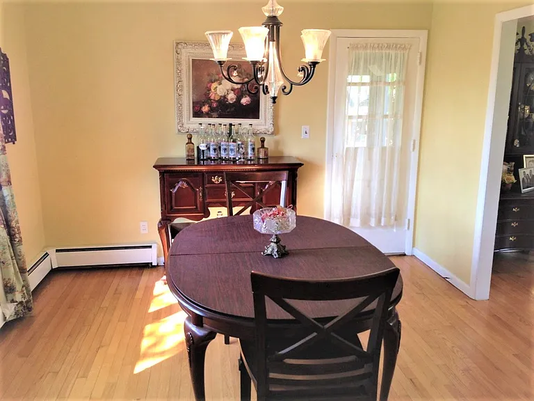 74 Eastview Ave — Photo 6