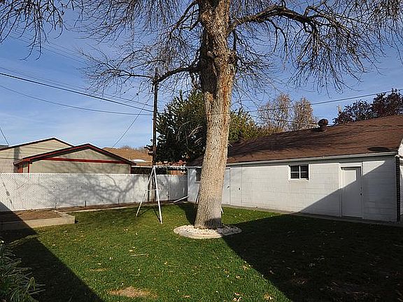 2nd image of 1041 E Elgin Ave