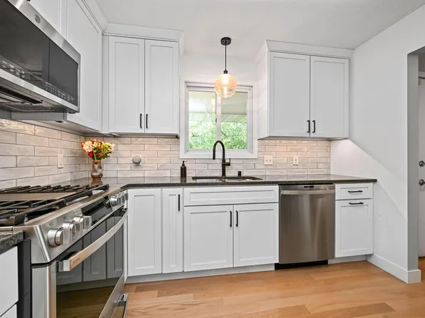 5736 Turtle Lake Rd, Shoreview, MN 55126