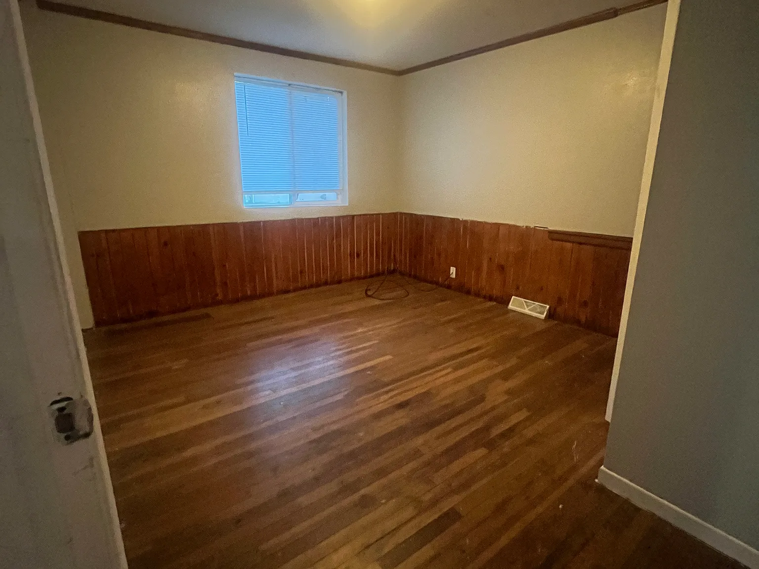 3 bed, 1100 sqft, $1,000 — Photo 3