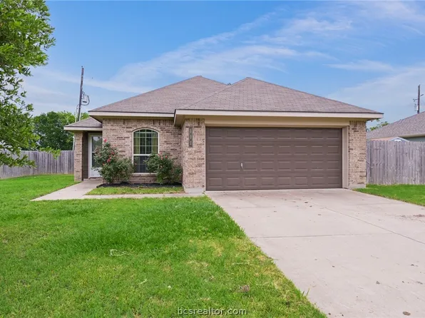 111 Willow Dr, Navasota, TX 77868