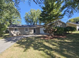 735 Considine Rd, Geneva, IL 60134