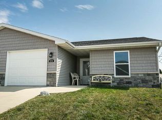 575 Tanzanite Dr, Dubuque, IA 52001