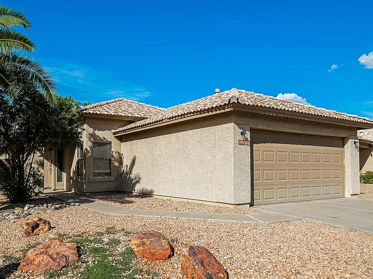 10898 W Alvarado Rd — Photo 3