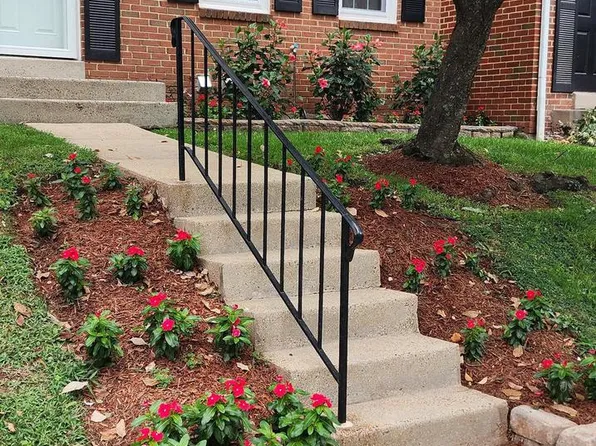 1030 Salisbury Ct, Sterling, VA 20164