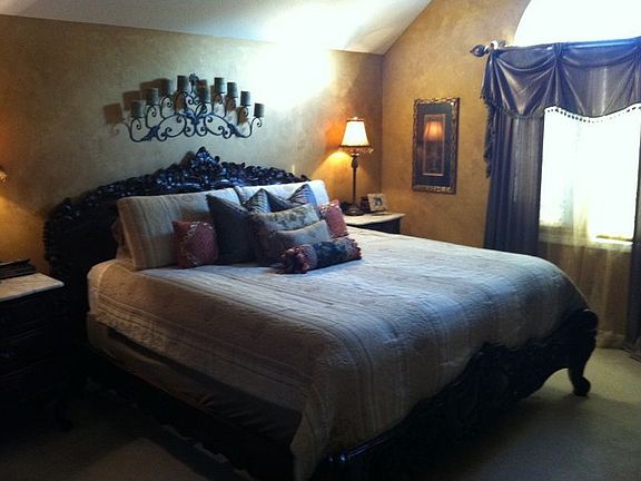luxurious master bed room