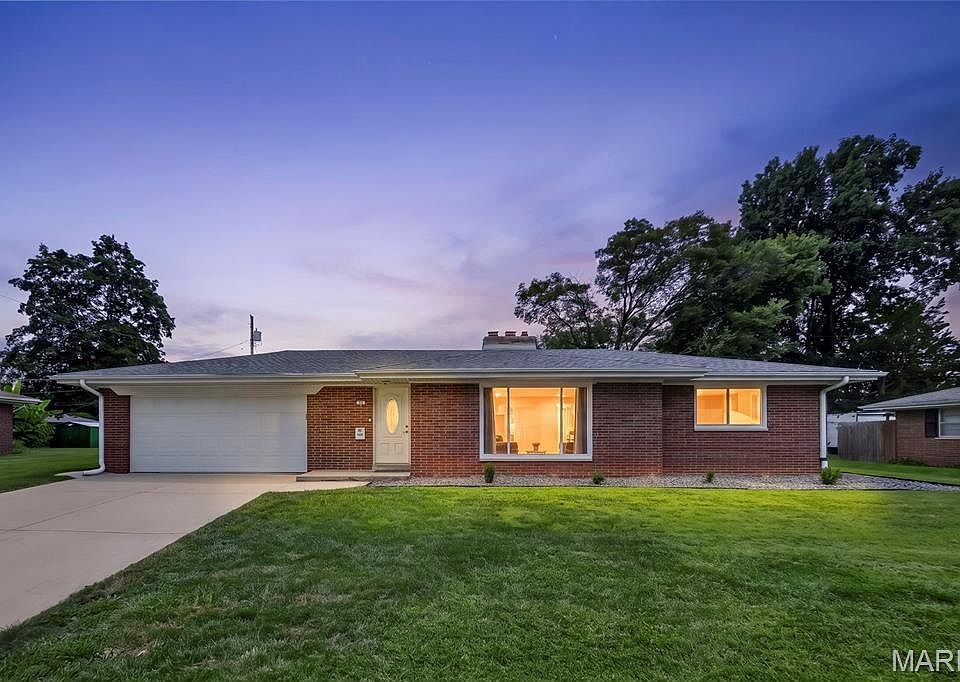 1st image of 34 Chadwick Dr