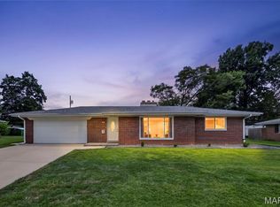 34 Chadwick Dr, Belleville, IL 62223