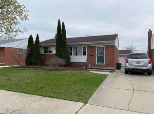 21400 Briarcliff St, Saint Clair Shores, MI 48082